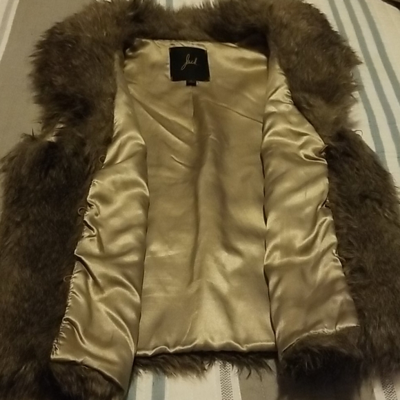 Vest - Picture 3 of 7